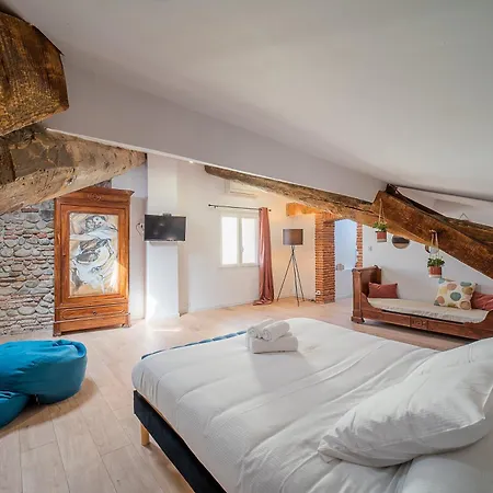 Romantic Getaway In The Heart Of Apartment *