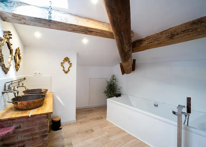 公寓 Romantic Getaway In The Heart Of